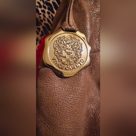 Vince Camuto purse pre loved in great condition lots of pockets on the inside - Picture 3 of 5